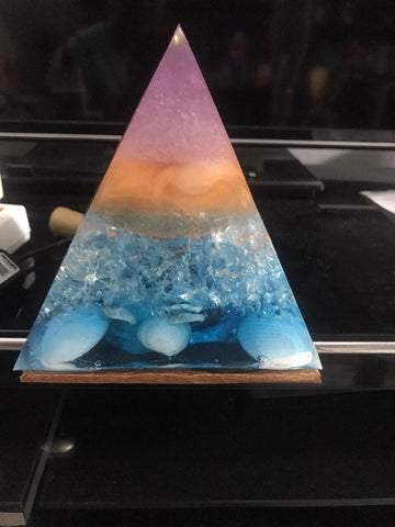 Crystal colour changing pyramid